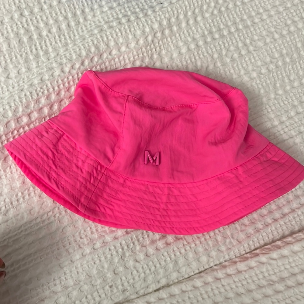 NEÓN PINK MANGO BUCKET HAT